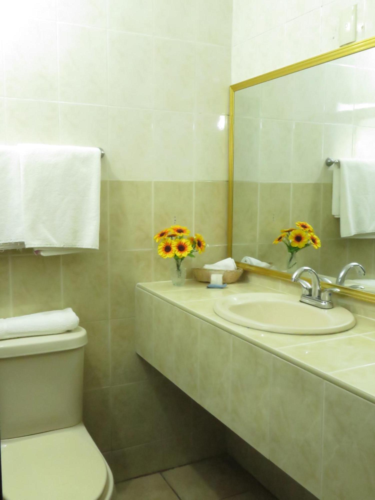 Hotel Los Girasoles Tepic Bagian luar foto