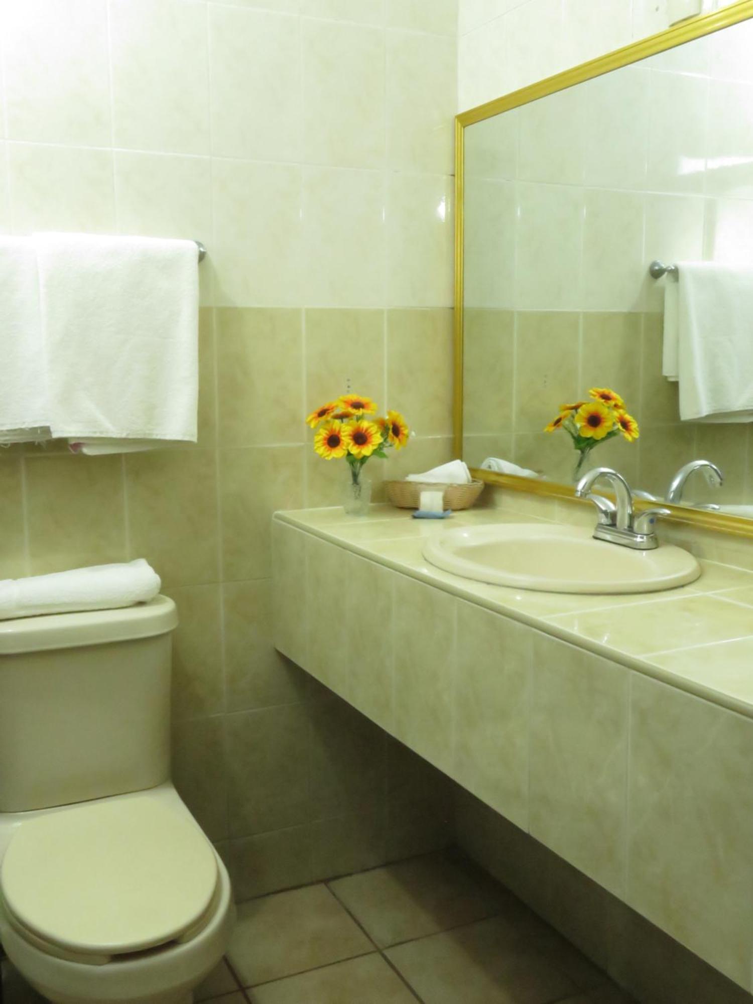 Hotel Los Girasoles Tepic Bagian luar foto