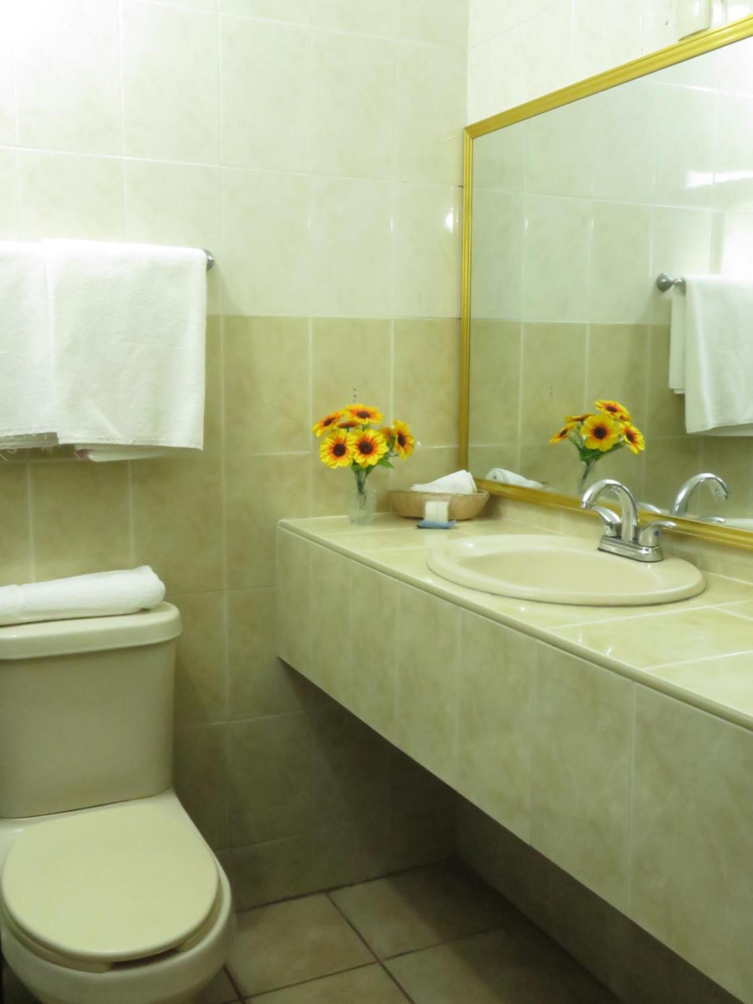 Hotel Los Girasoles Tepic Bagian luar foto