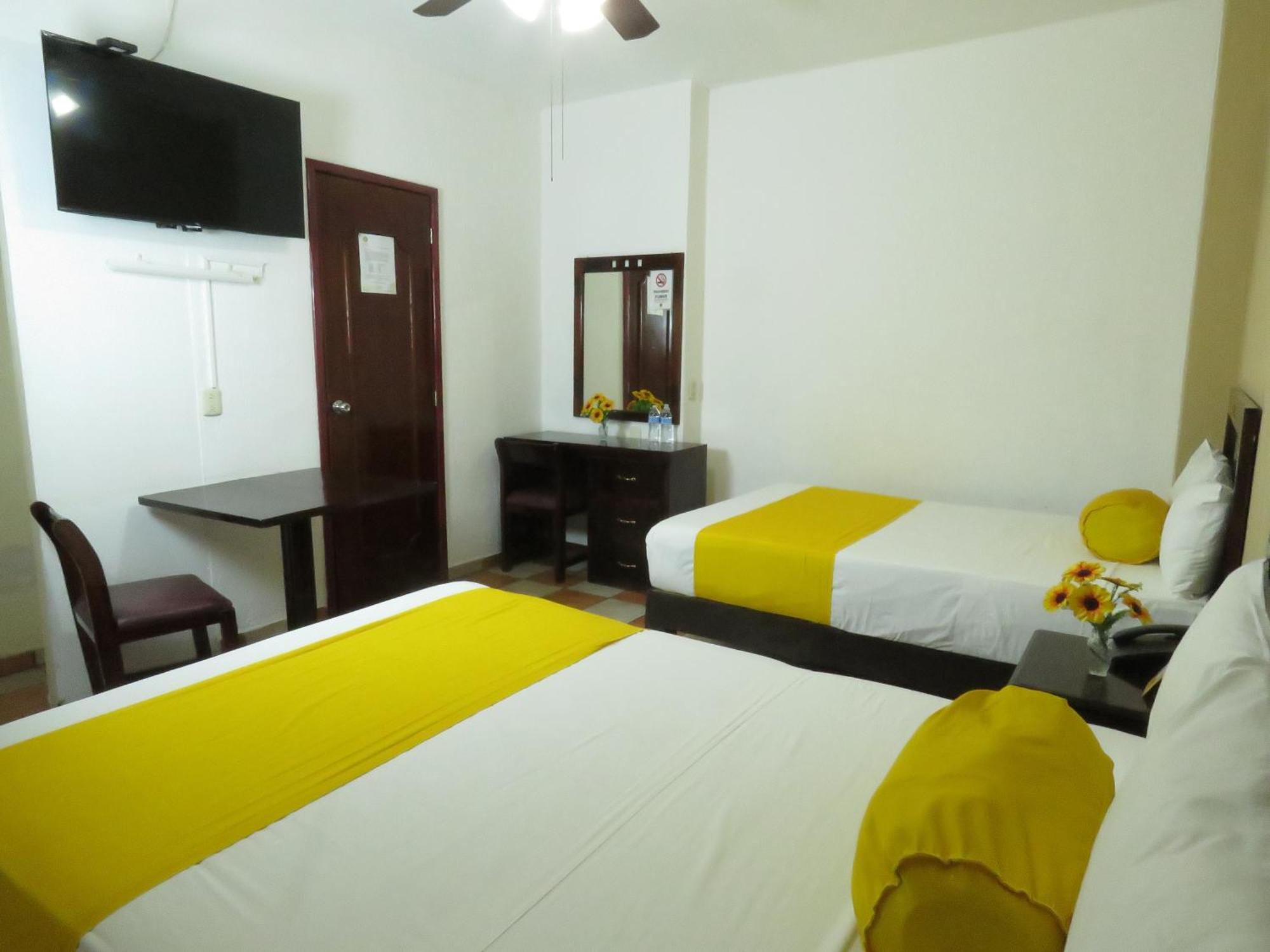 Hotel Los Girasoles Tepic Bagian luar foto
