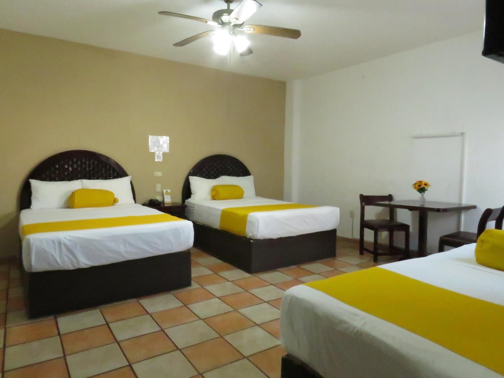 Hotel Los Girasoles Tepic Bagian luar foto