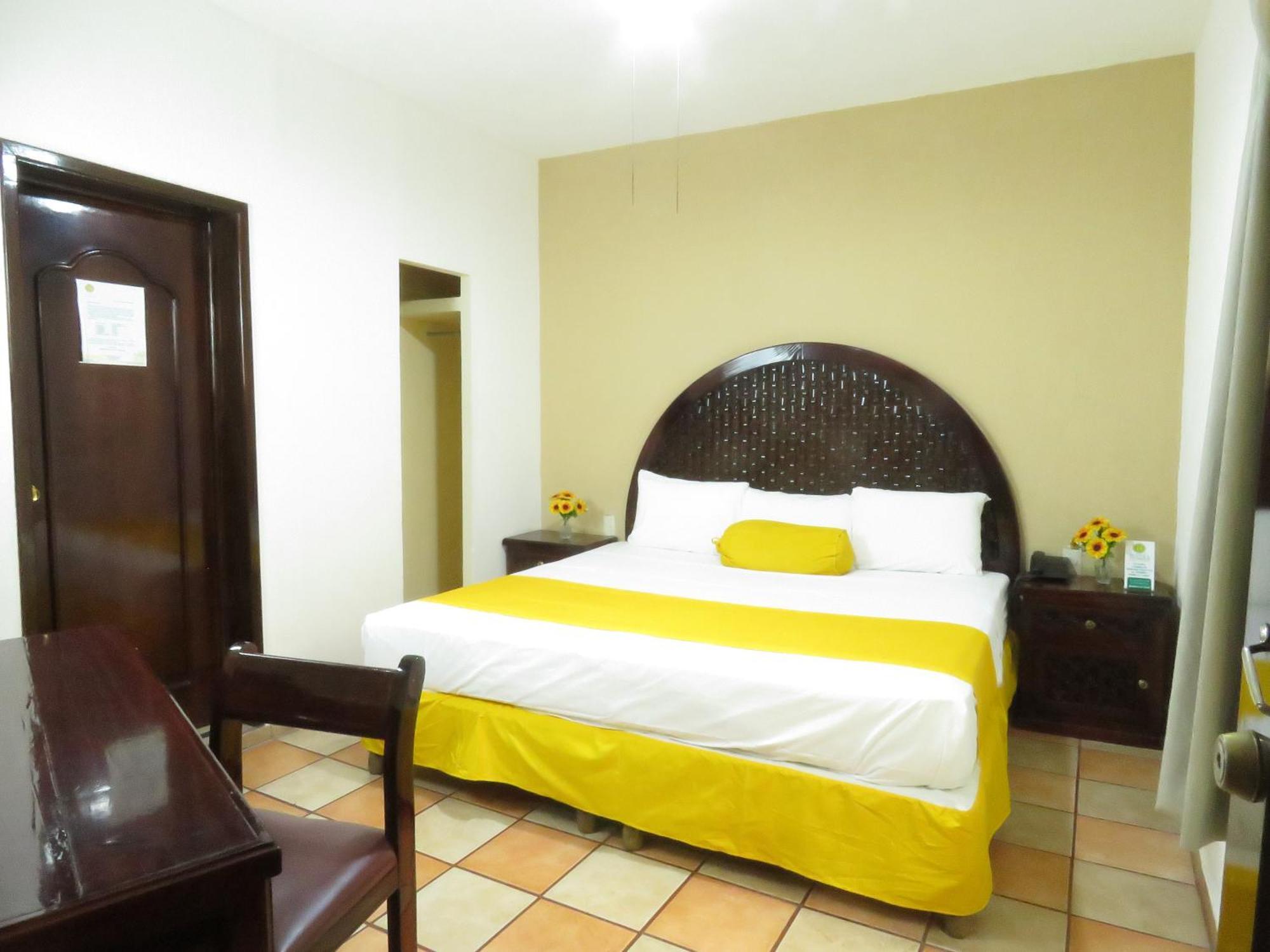 Hotel Los Girasoles Tepic Bagian luar foto